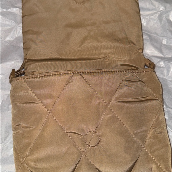 Vera Bradley Gold Quilted ultralight Small Flap Hipster purse - Picture 4 of 9